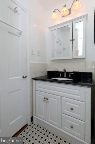 827 Royal St, Alexandria VA  22314-4340 exterior