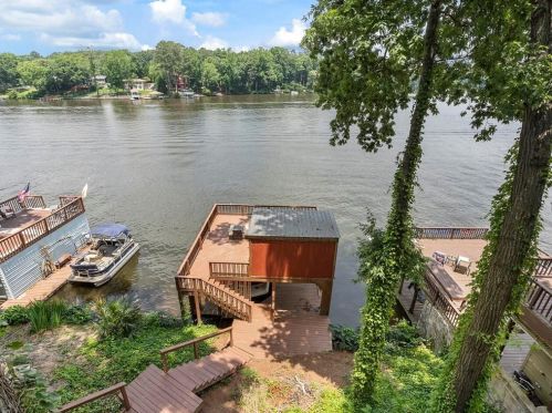 8474 Lake Dr, Lithonia GA  30039-6562 exterior