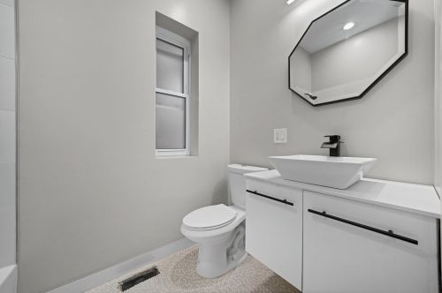 1933 Ohio St, Chicago IL 60624-1047 exterior