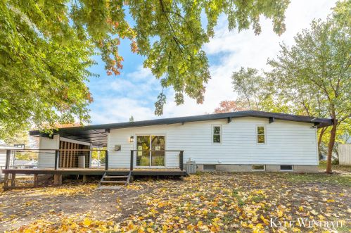 3735 Balsam Ave, Grand Rapids MI 49525-2471 exterior