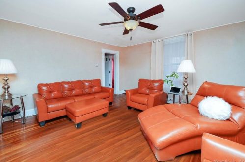 46 Glenwood St, Manchester CT  06040-6142 exterior