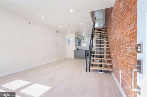 2418 Iseminger St, Philadelphia PA  19148-3518 exterior