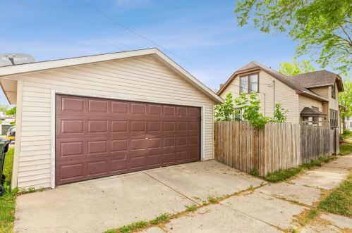 1029 57, Milwaukee WI 53214-3307 exterior