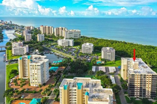 11 Bluebill Ave, Naples FL 34108-1791 exterior