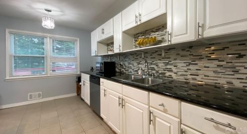 295 Mckinley Ave, Edison NJ 08820-1623 exterior