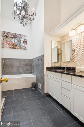 6036 Loganwood Dr, Rockville MD 20852-3459 exterior