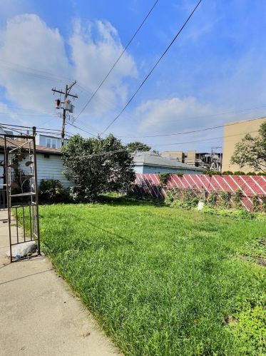 4832 Bernard St, Chicago IL 60625-5414 exterior