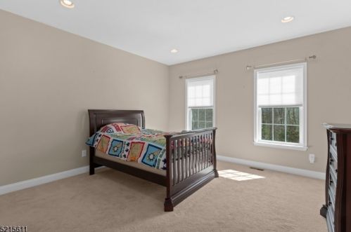 8 Sovereign Dr, Roxbury Township NJ  07836-0230 exterior