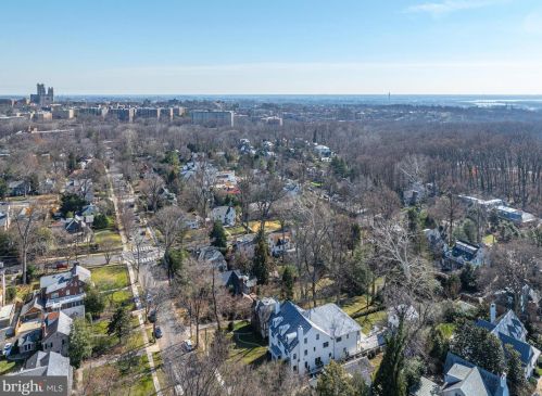 4526 Hawthorne St, Washington DC 20016-3570 exterior