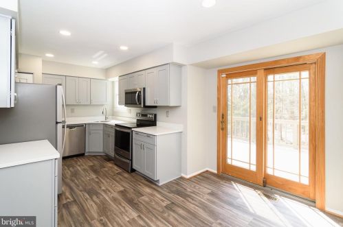 8016 Branch Wood Ct, Ellicott, MD 21043-6937