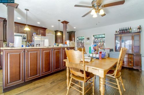 1961 Ardith Dr, Concord CA 94523-2826 exterior