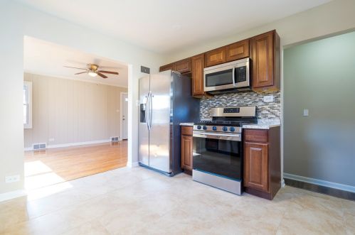 830 16 Ave, Broadview IL 60155-3018 exterior