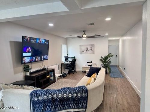 9440 9 Ave, Phoenix AZ 85021-3102 exterior