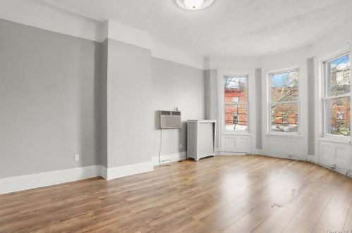 626 Crescent Ave, Bronx NY  10458-8206 exterior