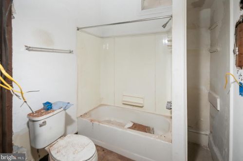 1637 Girard Ave, Philadelphia PA 19130-1514 exterior