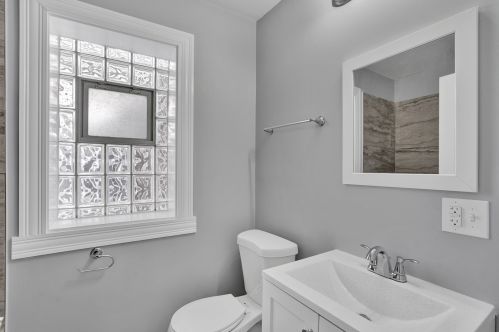 8232 Ridgeland Ave, Chicago IL  60617-1744 exterior