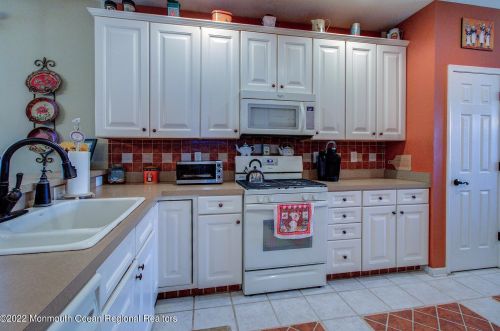 7 Cromwell Ln, Jackson Twp NJ 08527-4687 exterior