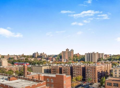 290 232nd St, Bronx NY  10463-3942 exterior