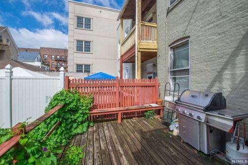 71 St, Union City NJ 07086-7101 exterior