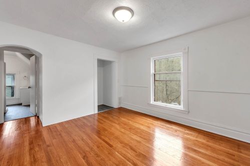 1560 Wealthy St, Grand Rapids MI 49506-2748 exterior