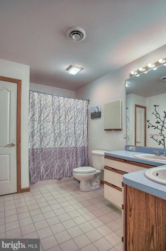 409 Dart Dr, Hanover PA 17331-1327 exterior