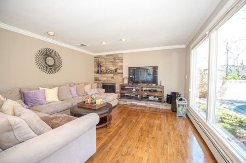 60 Buttonwood Dr, Huntington Station NY 11746-4803 exterior