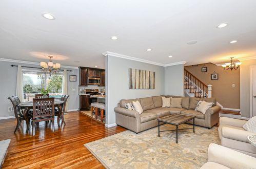 21 Byron Rd, Commack NY 11725-1328 exterior