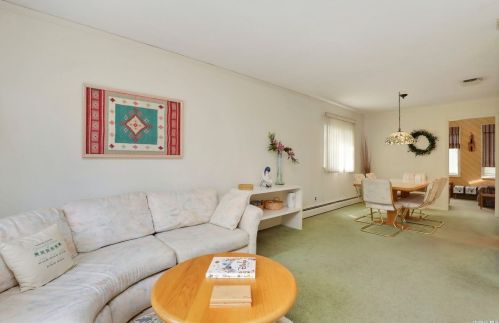 8 Balsam Ln, Commack NY  11725-2415 exterior