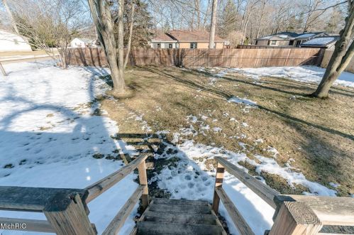 1564 Hansen St, Meskegon MI 49445-1238 exterior