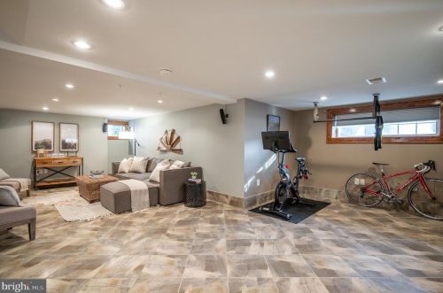 104 Monroe Ave, Alexandria VA 22301-1922 exterior