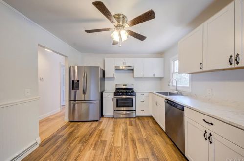 16 Laddie Rd, Middletown NY 10941-1708 exterior