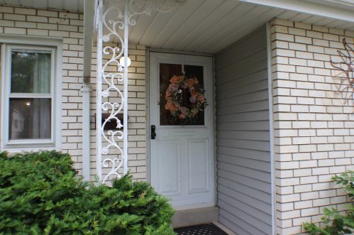 8217 Tripoli Ave, Milwaukee, WI 53220-1650