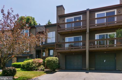 38 Chicopee Dr, Princeton NJ 08540-1826 exterior