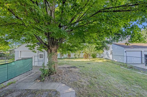 1022 Den Hertog St, Wyoming MI 49509-2822 exterior