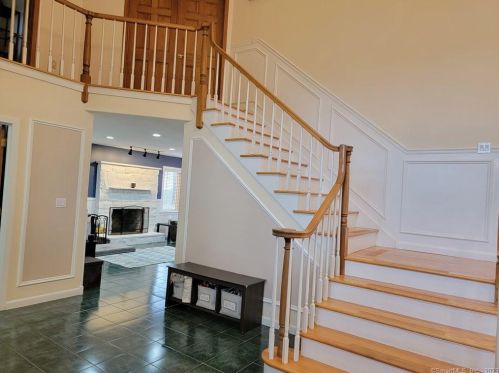 39 Nicole Rd, New Britain CT  06053-1475 exterior