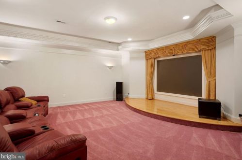 12705 Greenbriar Rd, Rockville MD 20854-6324 exterior