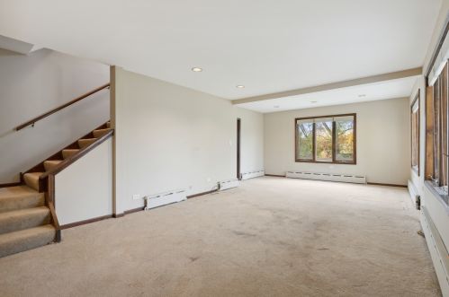 9022 Rockwell Ave, Chicago, IL 60805-1334