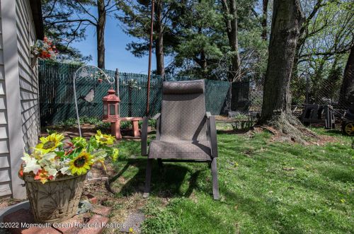 15 Sheriff St, East Freehold NJ 07728-1801 exterior