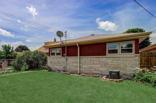 4272 72nd St, Milwaukee WI  53216-1038 exterior