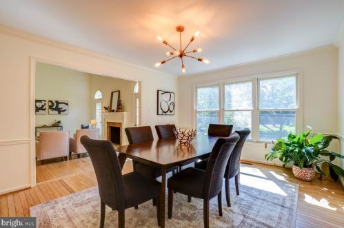 10135 Crestberry Pl, Bethesda MD 20817-1266 exterior