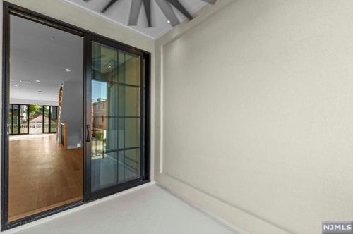 380 Lincoln Ave, Cliffside Park NJ 07010-1822 exterior