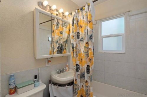 2025 Garnet Ave, San Diego CA 92109-3525 exterior