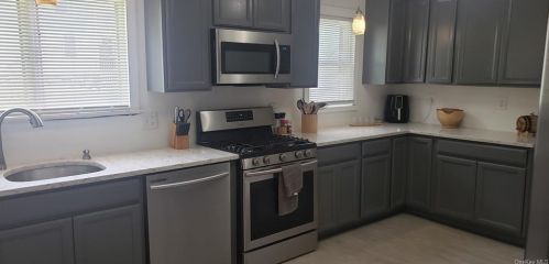 31 Irwin Ave, Middletown NY 10940-3224 exterior