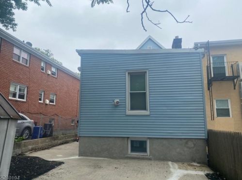 18 Grove Ter, Irvington NJ  07111-3820 exterior