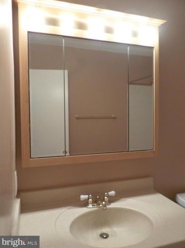 10846 Whiterim Dr, Rockville MD 20854-1779 exterior