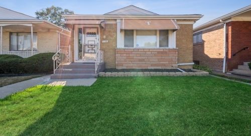 9846 King Dr, Chicago, IL 60628-1505