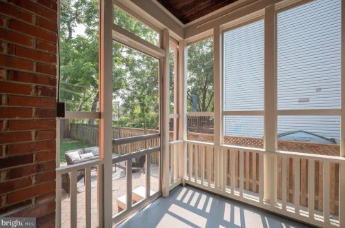 301 Raymond Ave, Alexandria VA 22301-1037 exterior