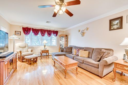 57 Barton St, Edison NJ 08837-2855 exterior