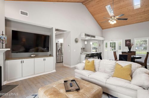 35 Grande Oaks Dr, Bluffton SC 29910-5502 exterior