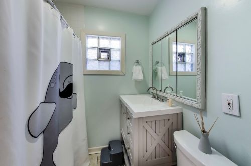 3823 Ravenswood Ave, Chicago IL 60660-2320 exterior